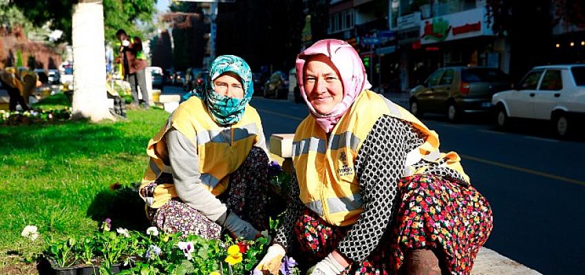 Aydın Büyükşehir Belediyesi’nin Desteğiyle Evlerini Geçindiriyorlar