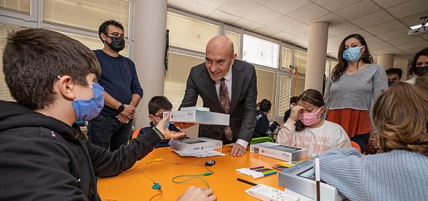 Başkan Soyer’den çocuklara yeni yıl sürprizi