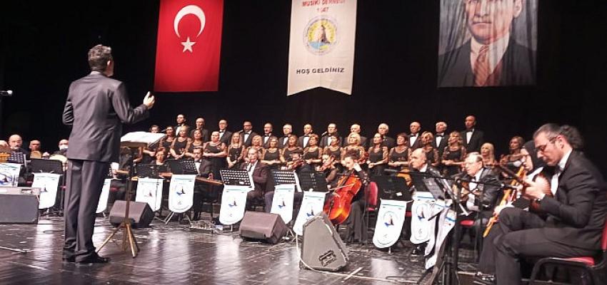 Büyükşehir TSM Korosu’ndan muhteşem konser