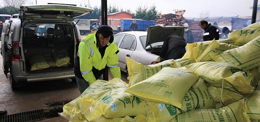 Büyükşehir’in gübre desteği çiftçilerin yüzünü güldürüyor