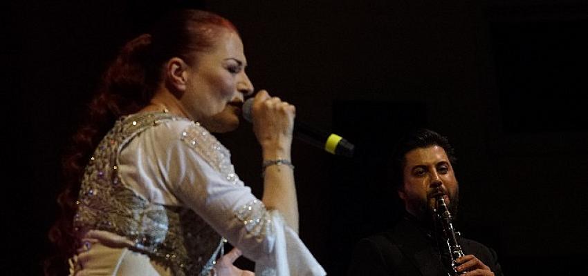 Candan Erçetin ve Serkan Çağrı’dan görkemli kapanış!