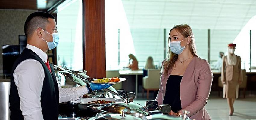 Emirates, uçuş ağında bulunan 20’den fazla özel havalimanı Dinlenme Salonu’nu yeniden açarak premium bir deneyim sunuyor