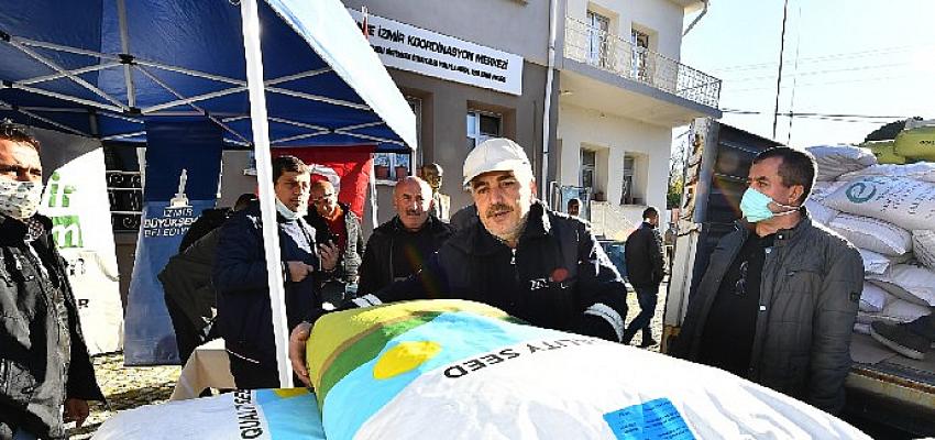 İzmir Büyükşehir Belediyesi üreticiye iklim dostu yem bitkisi desteğini sürdürüyor