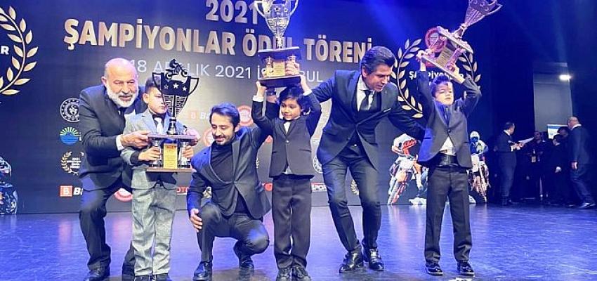 Kartepeli Sporcular Ödül Törenine İmzasını Attı