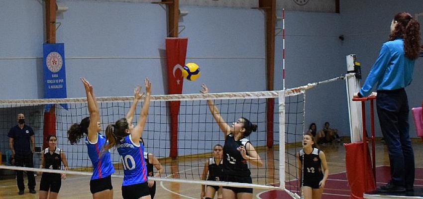 Nilüferli küçük kızlar yenilgisiz lider