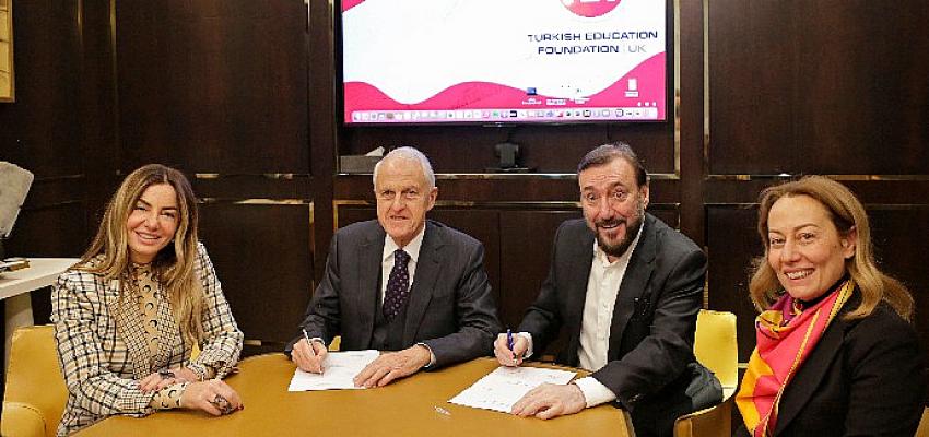 Türk Eğitim Vakfı’nın burs desteği, İngiltere’ye uzandı