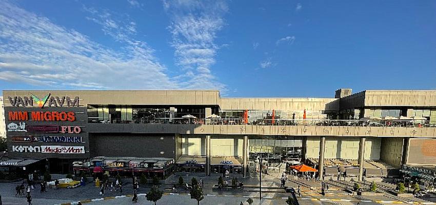 Van AVM Efsane Cuma’da 17 bin İranlı ziyaretçi ağırladı