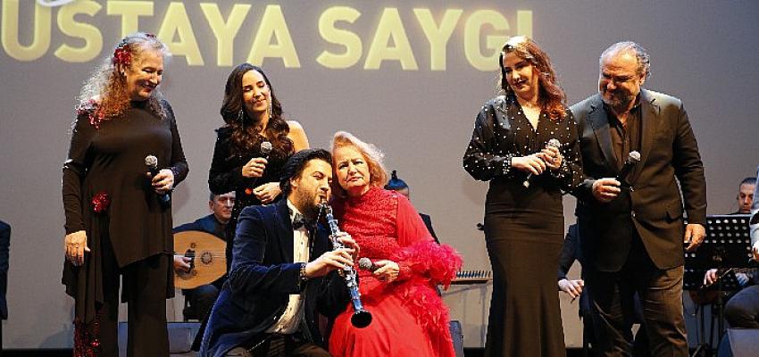 Yeşilçam’ın efsane sesine saygı duruşu