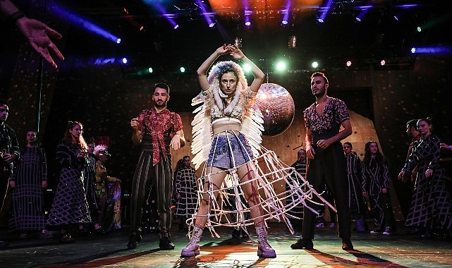 “Aşık Shakespeare" için sezonun İstanbul'daki son oyunları 27-28 Mayıs'ta Zorlu PSM'de