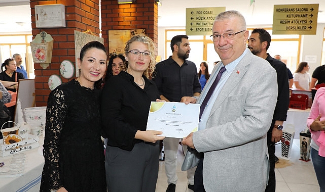 Edremit 'AGM Yıl Sonu' gösterisi yoğun ilgi gördü