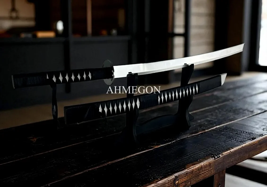 Ahmegon.com: Koleksiyonunu Güçlendiren Kılıç, Katana ve Miğfer Rehberi